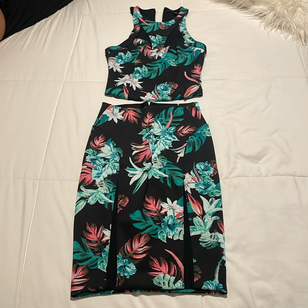 🌴Guess Tropical BodyCon Tank and Skirt Set with Cut Outs